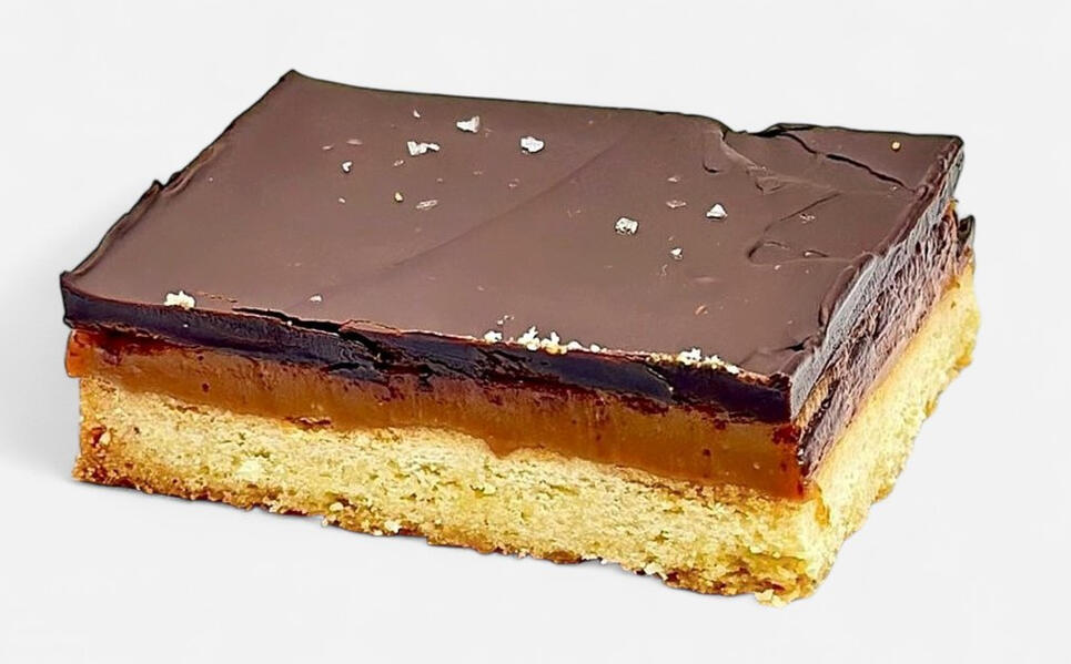 Worldwide popular vanilla shortbread topped with chewy caramel, rich dark chocolate ganache and sprinkle of flaky sea salt