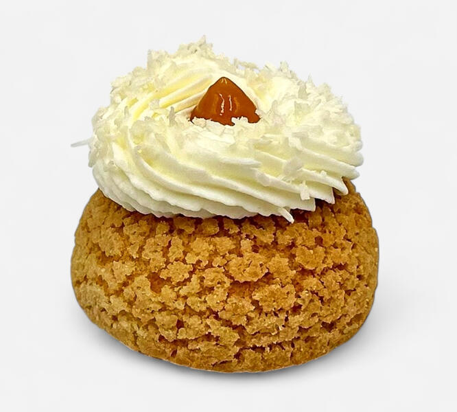 Mango pastry cream, maraca coulis and coconut chantilly